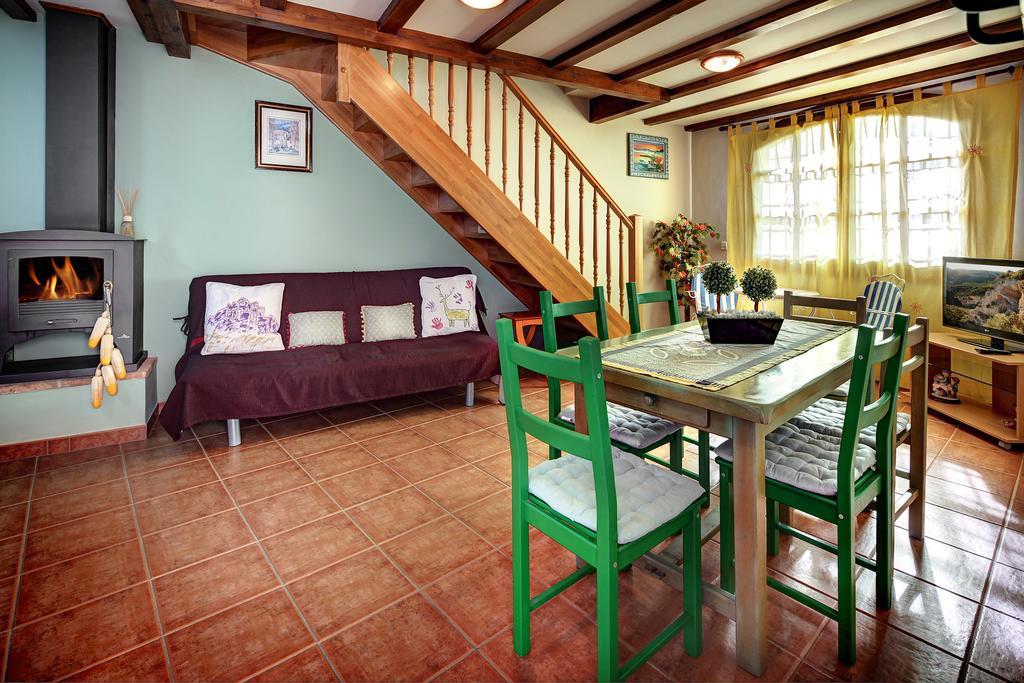 Apartamentos Bellavista Alquezar Bilik gambar